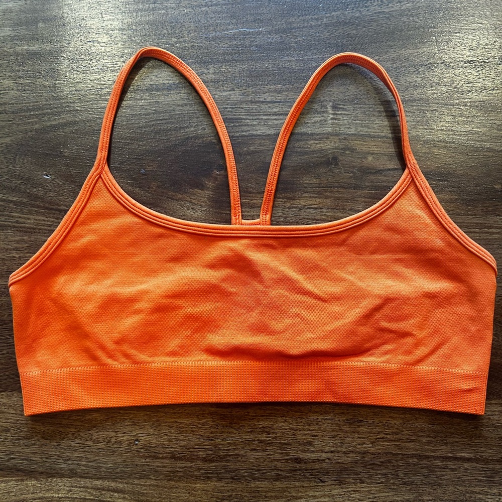 🍊 Aritzia TNA seamless sports bra *size Large